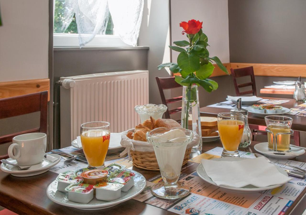 Cafe Hotel De La Gare Champagnole Zewnętrze zdjęcie
